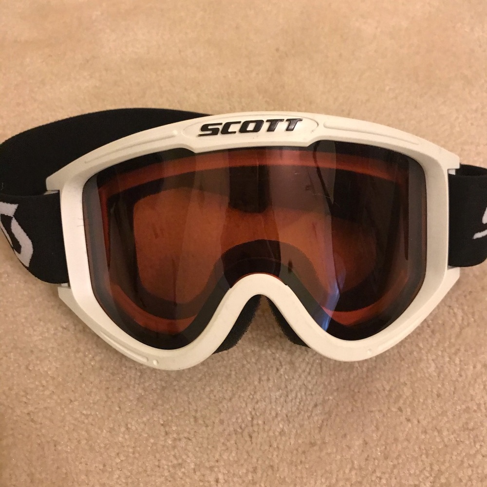White ski goggles